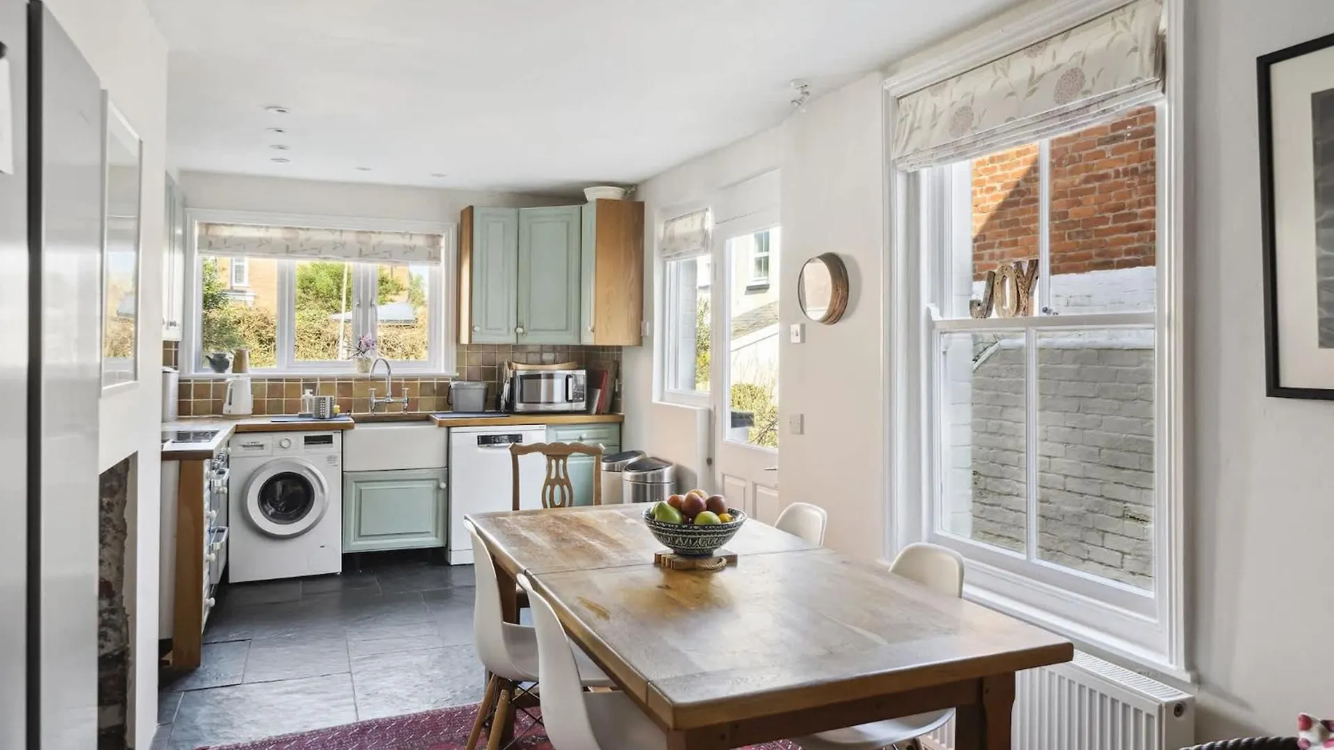 Beautiful Victorian Home On Peaceful Green Square Exeter