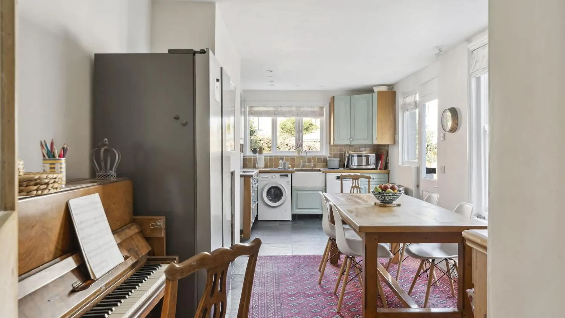Beautiful Victorian Home On Peaceful Green Square Exeter Holiday home