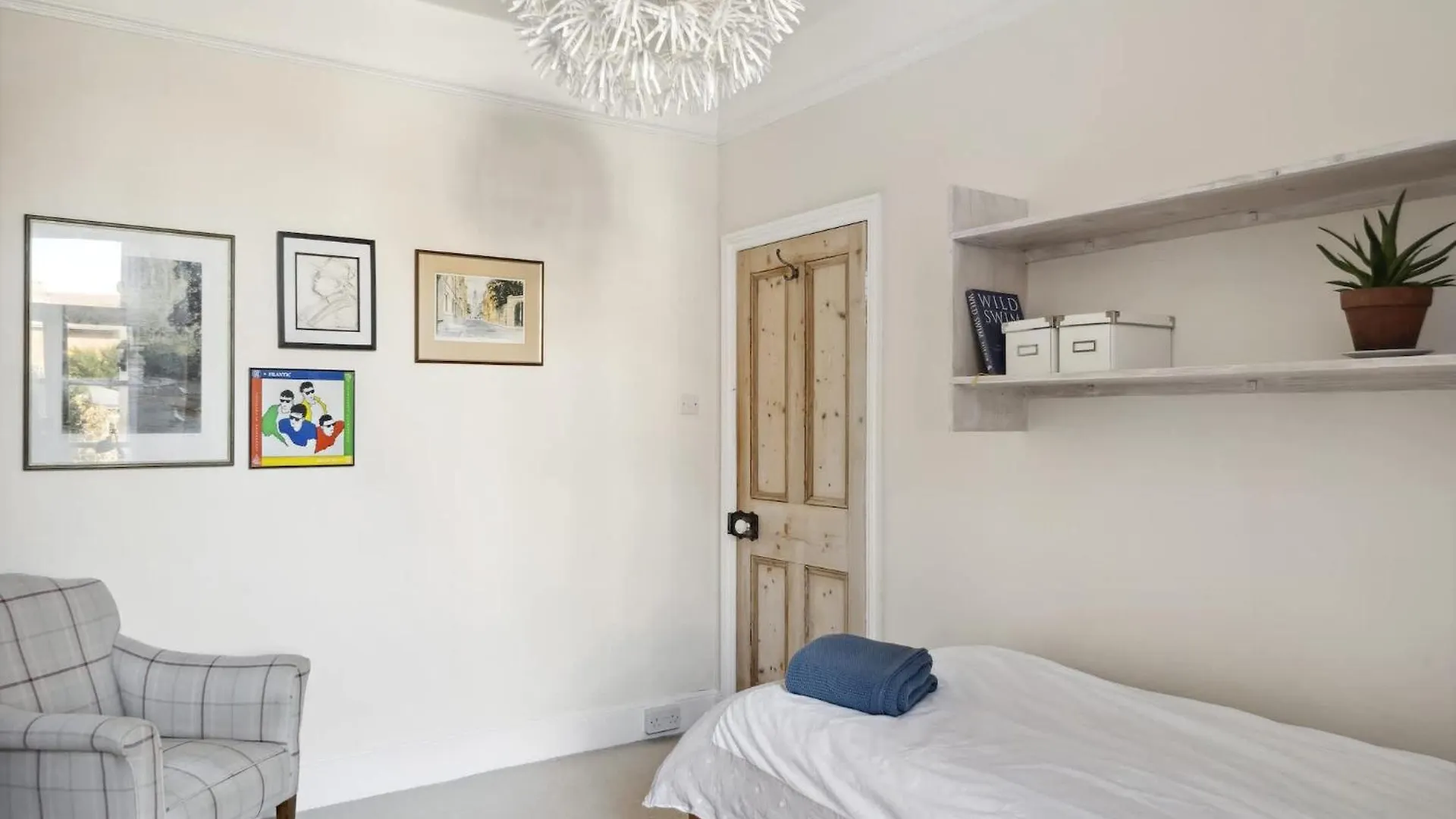 Beautiful Victorian Home On Peaceful Green Square Exeter Holiday home