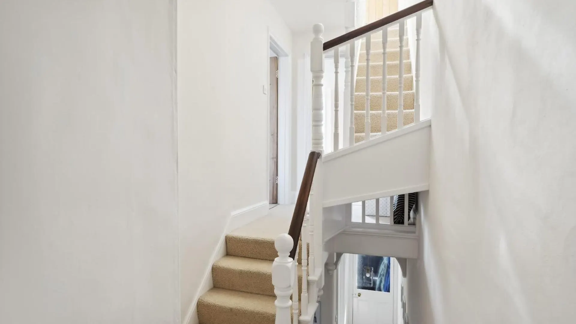 Beautiful Victorian Home On Peaceful Green Square Exeter