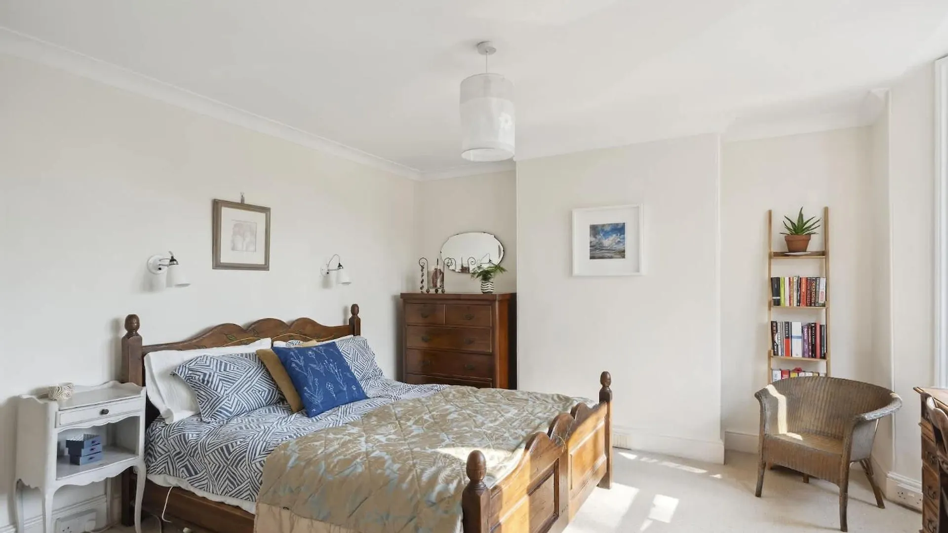 Beautiful Victorian Home On Peaceful Green Square Exeter Holiday home